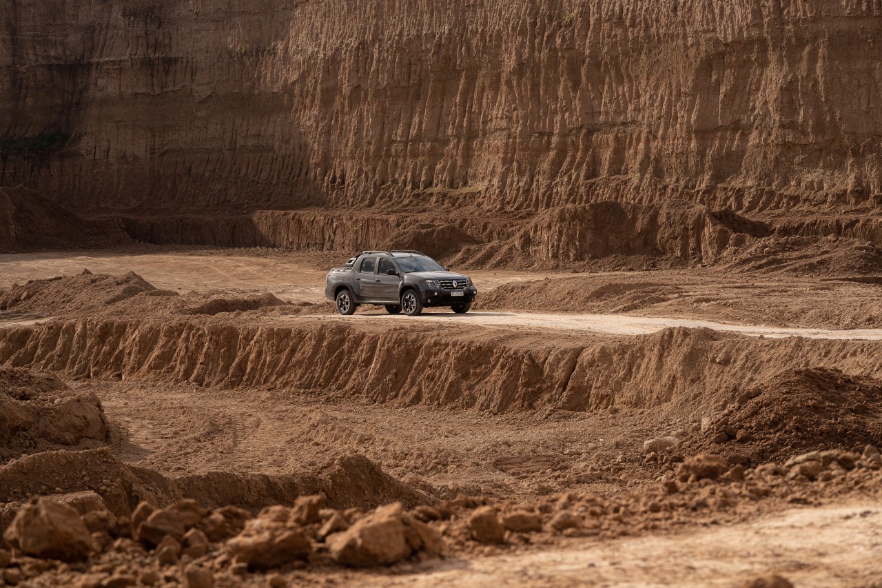 Renault Oroch: ea854fAAoAbyWntqD3Xd8vL95Zntyi-metaT1JPQ0gtT1VUU0lERVIgKDEyKS5qcGc=-.jpg