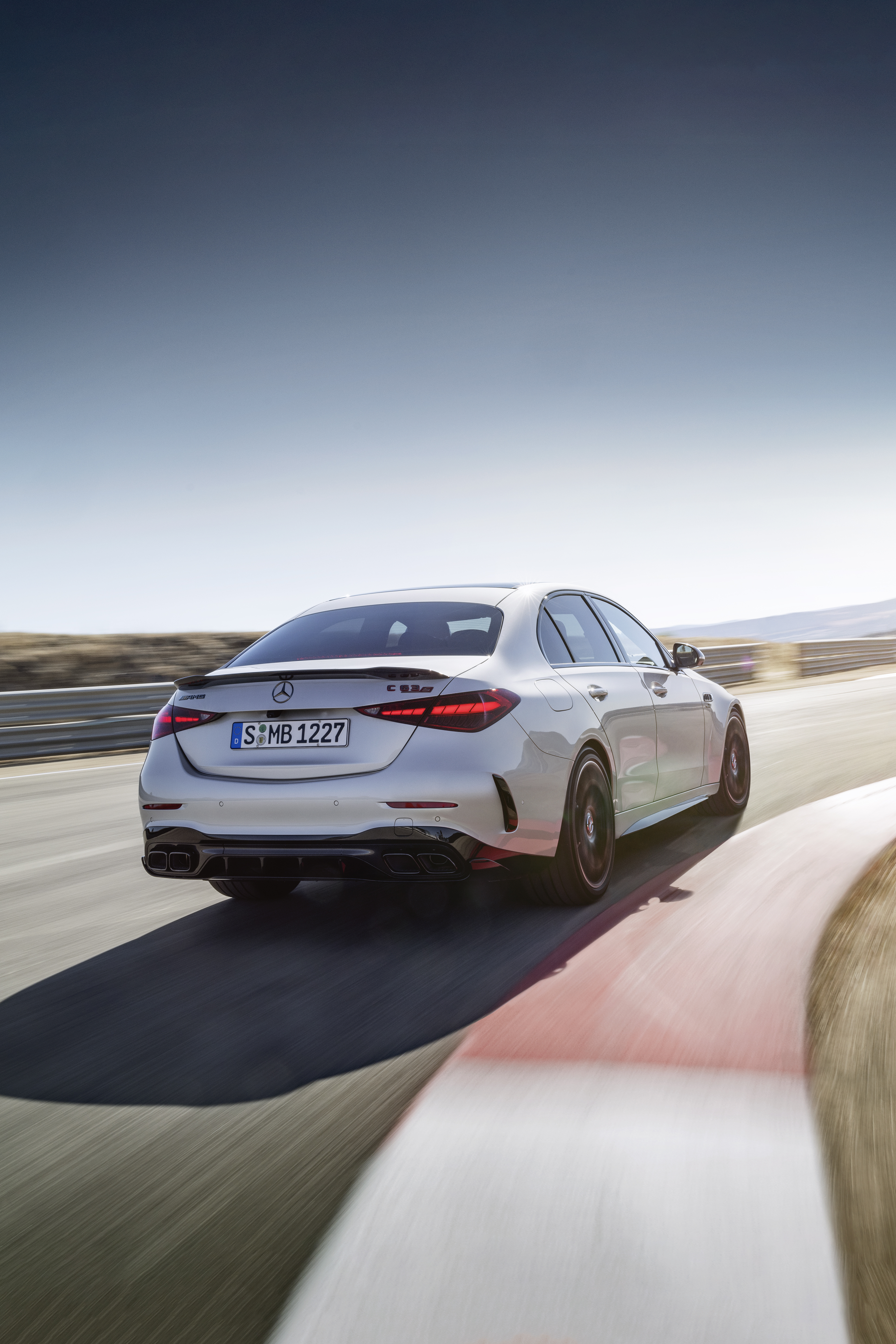 Mirá la galería de imágenes del nuevo Mercedes-AMG C 63 S E Performance: 22C0305_033.jpg