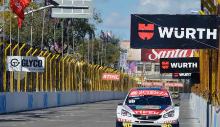 Pelearle a los autos oficiales