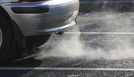 ¿Qué significa el humo del caño de escape?