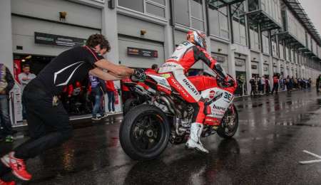 Complicado bajo la lluvia