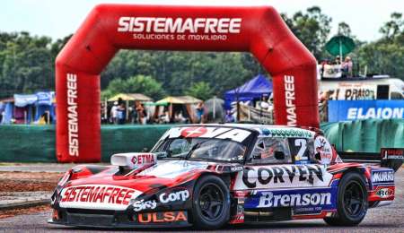 Rossi ganó con Ford