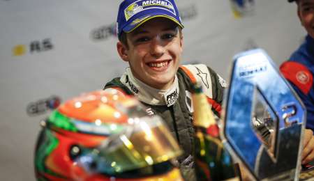 Sacha vuelve a subir al podio