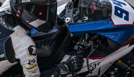 Andrés González completó la primera carrera en Barcelona