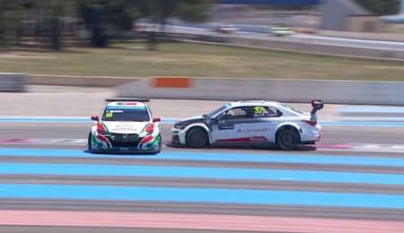 Monteiro la siguió por twitter