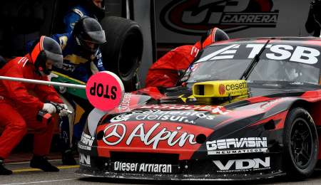 El seguimiento de la carrera de TC al estilo Carburando