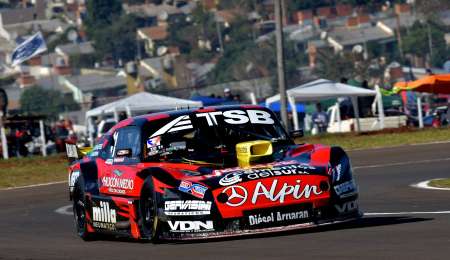 Urcera se quedó con la primera serie en Posadas