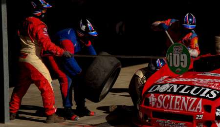 Así trabajaron los equipos en boxes 