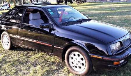 Un Ford Sierra de la familia Maradona, en venta