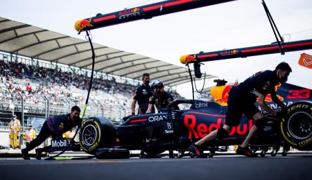 Verstappen destronó a los Mercedes