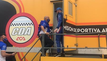 "Dicen que estoy 0,4 milímetros adelante del cajón"