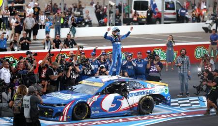 Kyle Larson, imbatible campeón