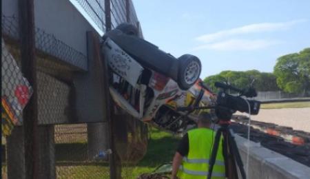 Impactante vuelco en el Gálvez