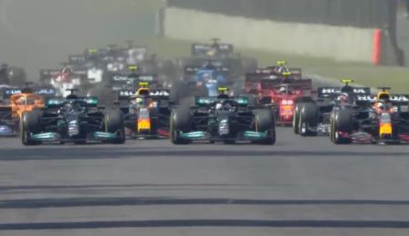 “Bottas le dejó la puerta abierta a Verstappen”