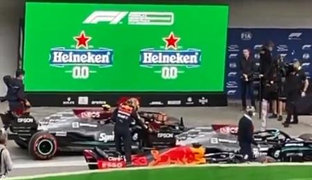 Bajaron a Hamilton; multa para Verstappen