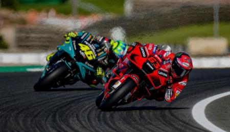 Bagnaia ganó y Valentino se despidió