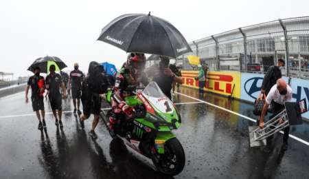 Tormenta y reprogramación en Indonesia