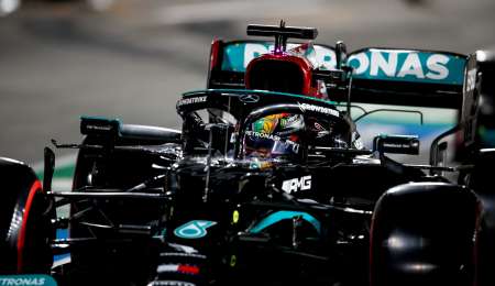 Hamilton ganó y descontó