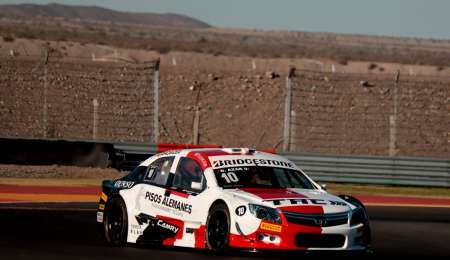 Azar festejó en un infartante final