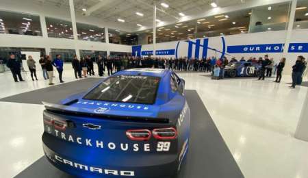 Pitbull presentó su equipo de Nascar