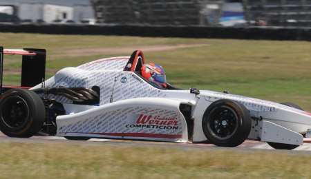 Vezzaro comenzó adelante el sábado