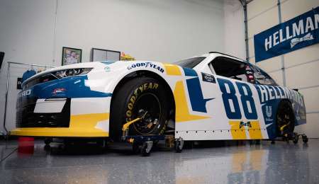 Dale Earnhardt Jr. presentó el Chevrolet para su regreso