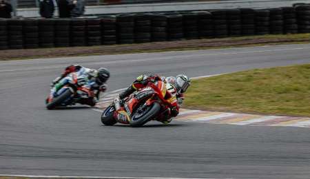 Tres para una corona