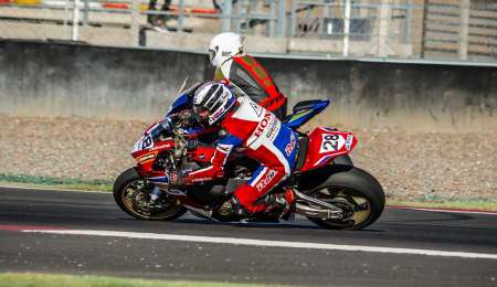 Dos hombres y una corona