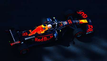 Verstappen picó en punta