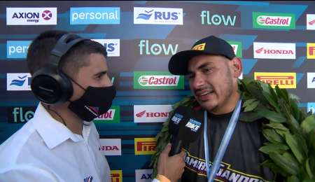 "Por mis viejos que están en el cielo"