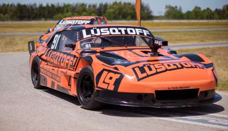 Bonazzola y una Chevy adaptada, en Procar 4000