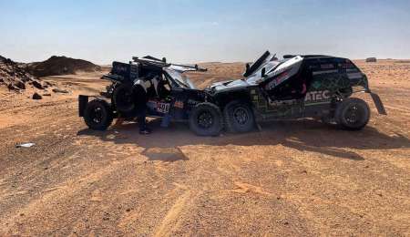 Chocaron de frente en el desierto