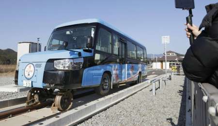 ¿Cómo funciona el auto que también es tren?