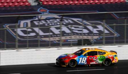 Nascar: Kyle Busch hizo la pole en el Coliseo de Los Ángeles