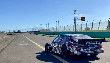 Rossi prueba por primera vez el Camry de TC