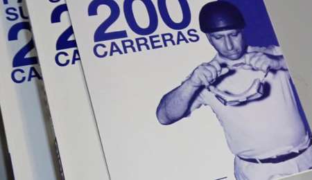 Editaron el libro "Fangio, sus 200 carreras"