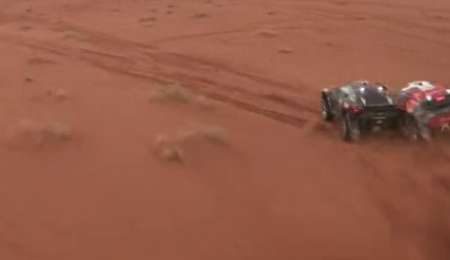 ¡Increíble! Al Attiyah y Sainz chocan en el desierto