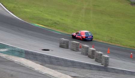 Corrieron con un cráter en Interlagos
