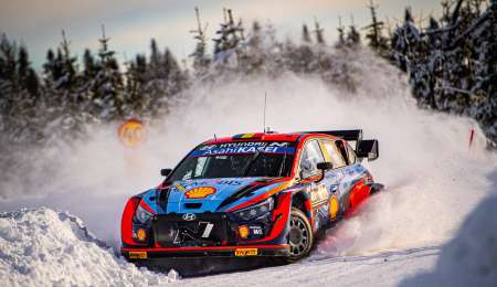 Thierry Neuville es líder en el Rally de Suecia