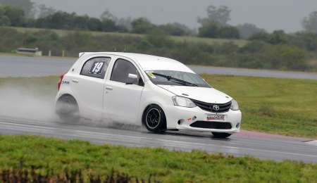 Melli, desde la pole en la final