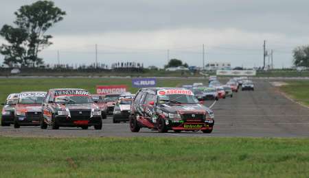Agustín Gajate pegó el salto en Clase 1 y es líder