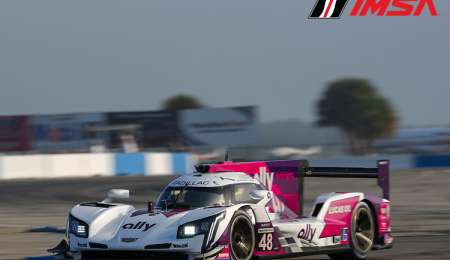 Tercera fila para el Cadillac de López