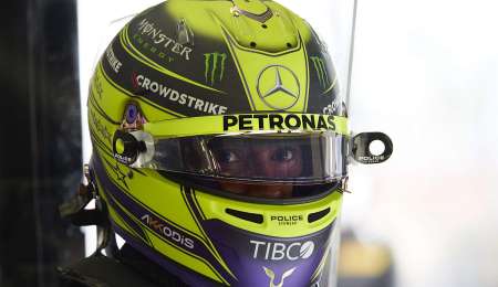 Hamilton cambió el casco por Russell