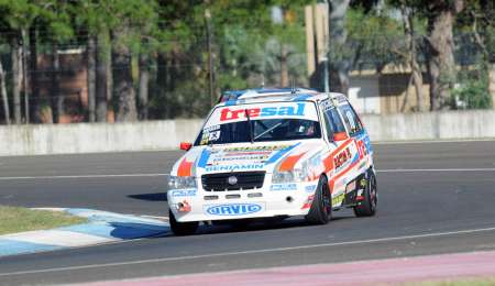 Huser, con la pole de viernes