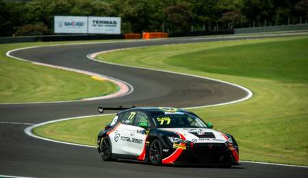 Reis y un triunfo aplastante en Velo Cittá