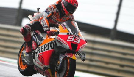 Márquez lideró la FP1 bajo la lluvia