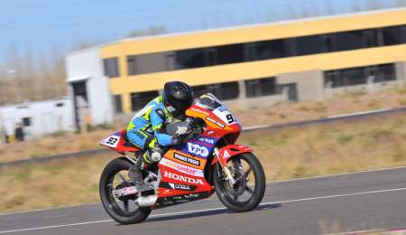 Farías atacó en el final y ganó en la Junior Cup