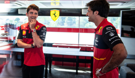 1-2 de Ferrari en la FP1