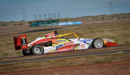 Suárez reafirmó el potencial y se quedó con la pole