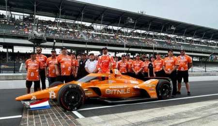 Rinus Veekay lideró la clasificación en la Indy 500